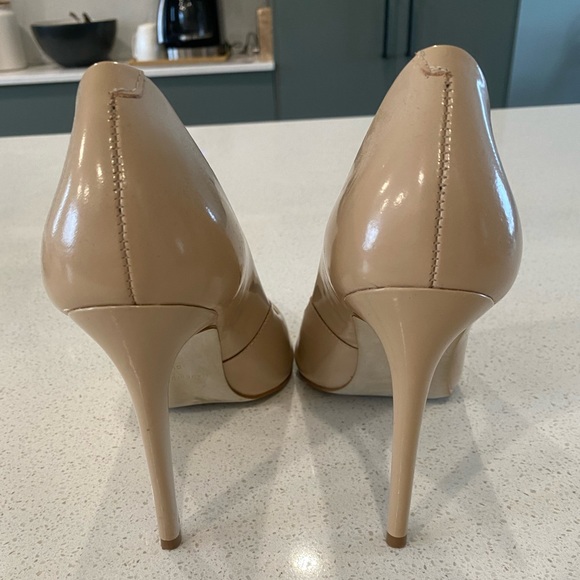 Steve Madden nude pumps 8 dressy heels - Picture 3 of 6